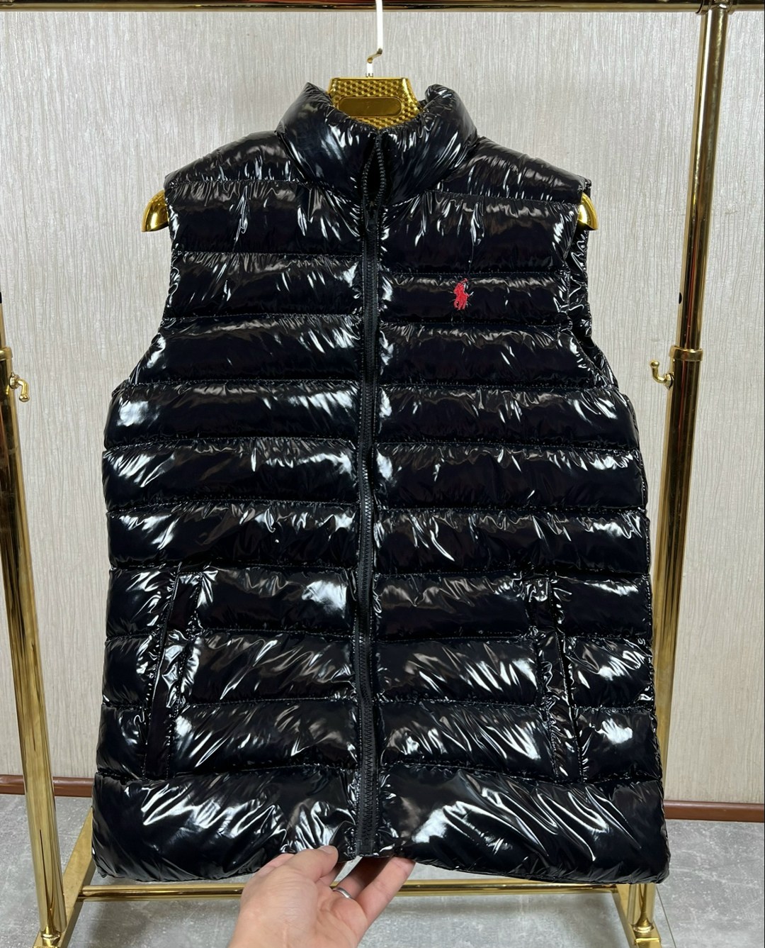 жилетка moncler,жилетка монклер,жилет moncler,жилетка монклер глянцевая,жилет для мужчин