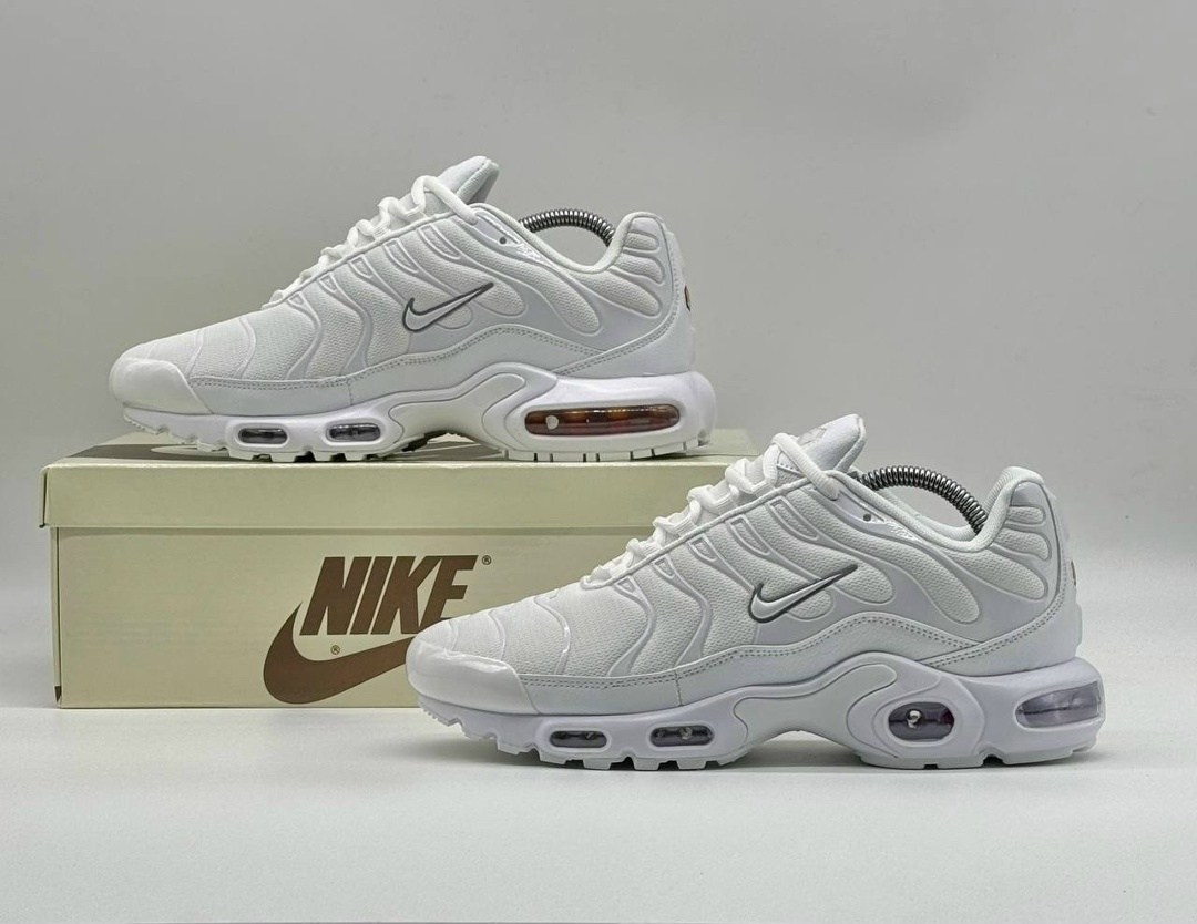 кроссовки nike air max tn plus,nike air max plus tn мужские кроссовки белые,nike air max plus tn,кроссовки nike air max plus,кроссовки