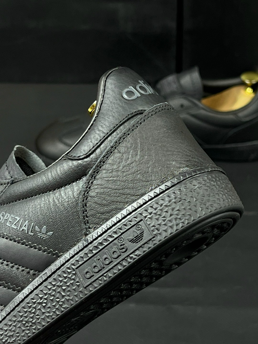 adidas gazelle черные кожаные,кроссовки adidas gazelle bb5497 мужские черные кожаные,кроссовки черные grand court adidas,adidas originals gazelle,мужские кроссовки adidas gazelle