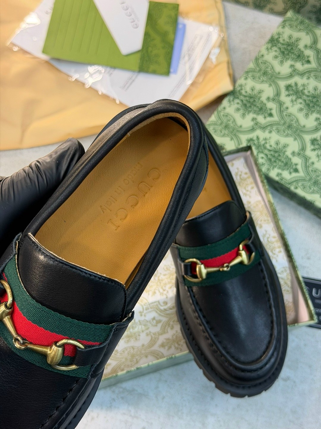 женские лоферы gucci,лоферы гуччи,лоферы gucci horsebit кожаные черные,лоферы gucci,лоферы гуччи подошва