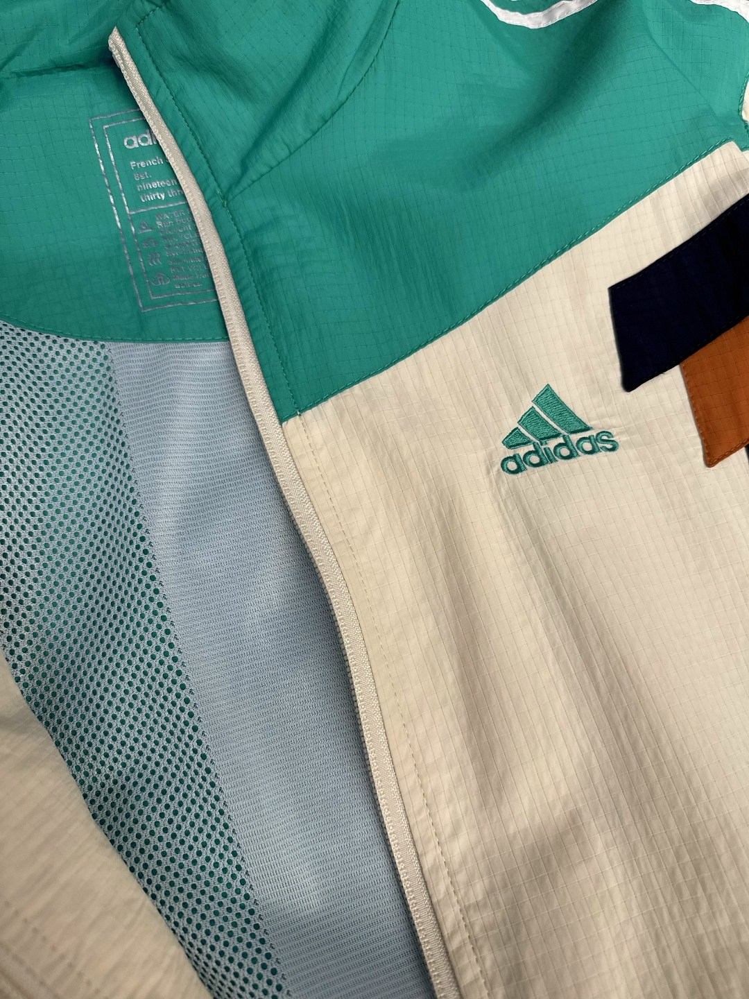спортивный костюм adidas,спортивный костюм adidas 90х,костюм adidas 90 х,мужской спортивный костюм adidas,спортивный костюм adidas в стиле 90х
