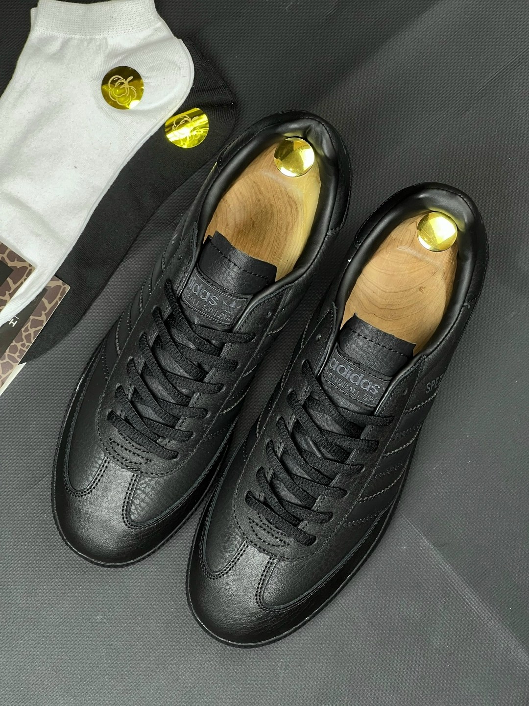adidas gazelle черные кожаные,кроссовки adidas gazelle bb5497 мужские черные кожаные,кроссовки черные grand court adidas,adidas originals gazelle,мужские кроссовки adidas gazelle