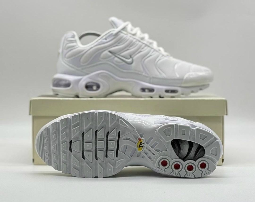 кроссовки nike air max tn plus,nike air max plus tn мужские кроссовки белые,nike air max plus tn,кроссовки nike air max plus,кроссовки