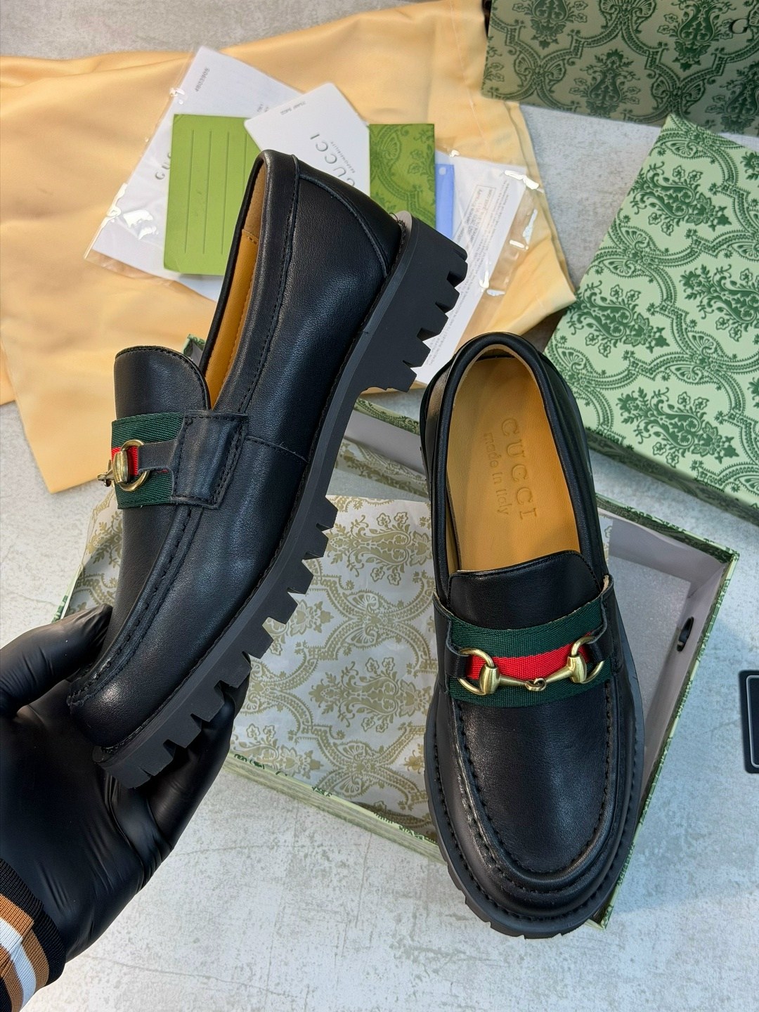 женские лоферы gucci,лоферы гуччи,лоферы gucci horsebit кожаные черные,лоферы gucci,лоферы гуччи подошва