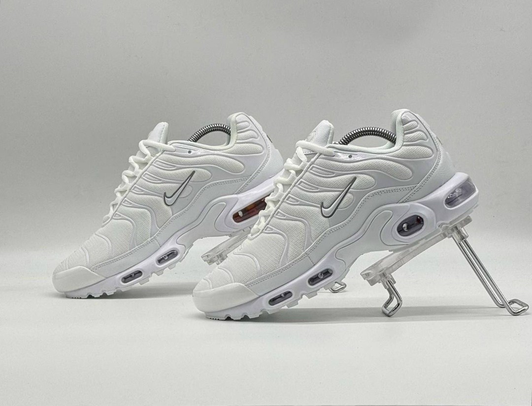кроссовки nike air max tn plus,nike air max plus tn мужские кроссовки белые,nike air max plus tn,кроссовки nike air max plus,кроссовки