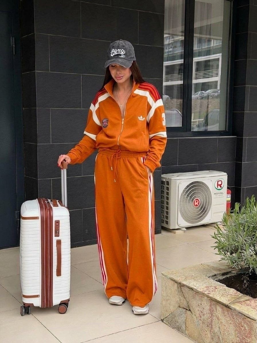 костюм спортивный двойка,женские спортивные костюмы,спортивный костюм стильный,спортивные костюм,костюм спортивный женский adidas