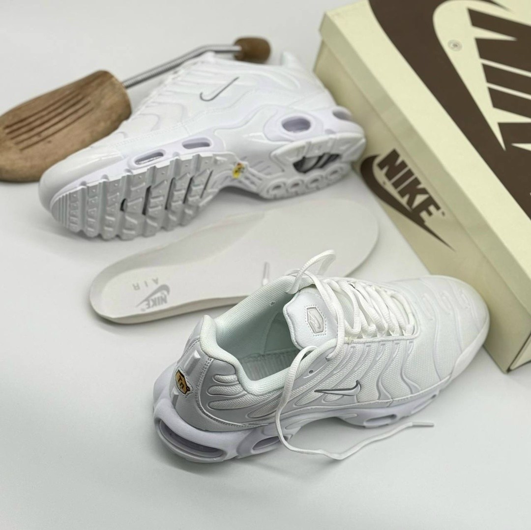 кроссовки nike air max tn plus,nike air max plus tn мужские кроссовки белые,nike air max plus tn,кроссовки nike air max plus,кроссовки