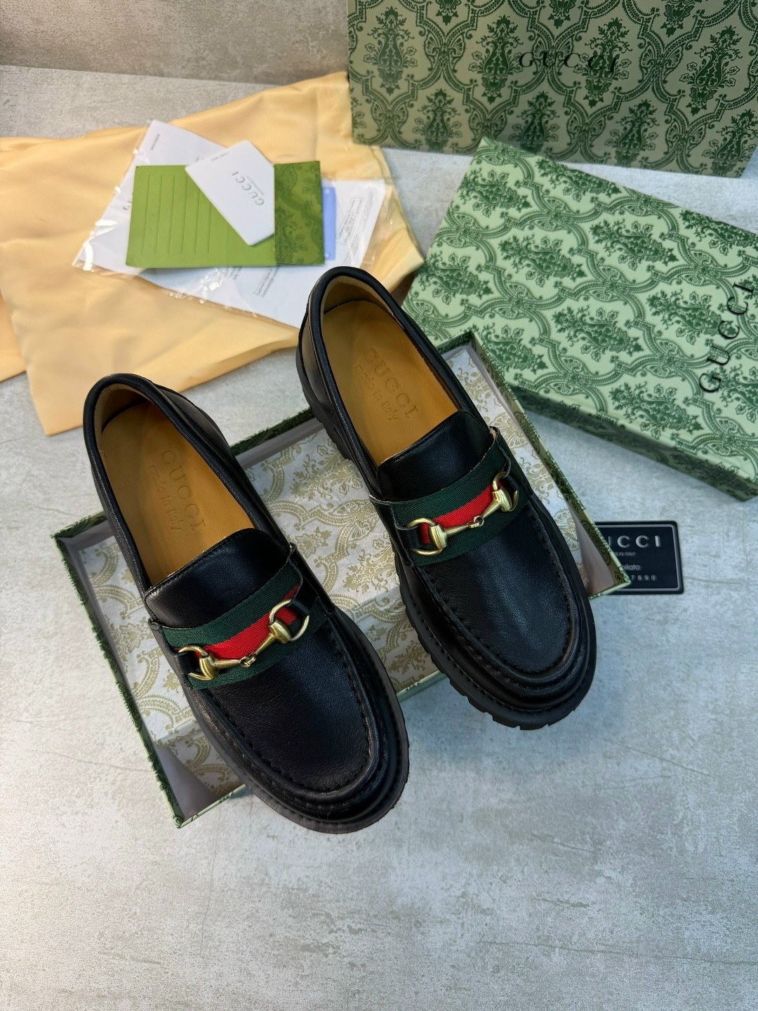 женские лоферы gucci,лоферы гуччи,лоферы gucci horsebit кожаные черные,лоферы gucci,лоферы гуччи подошва