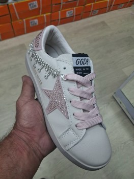 Кроссовки