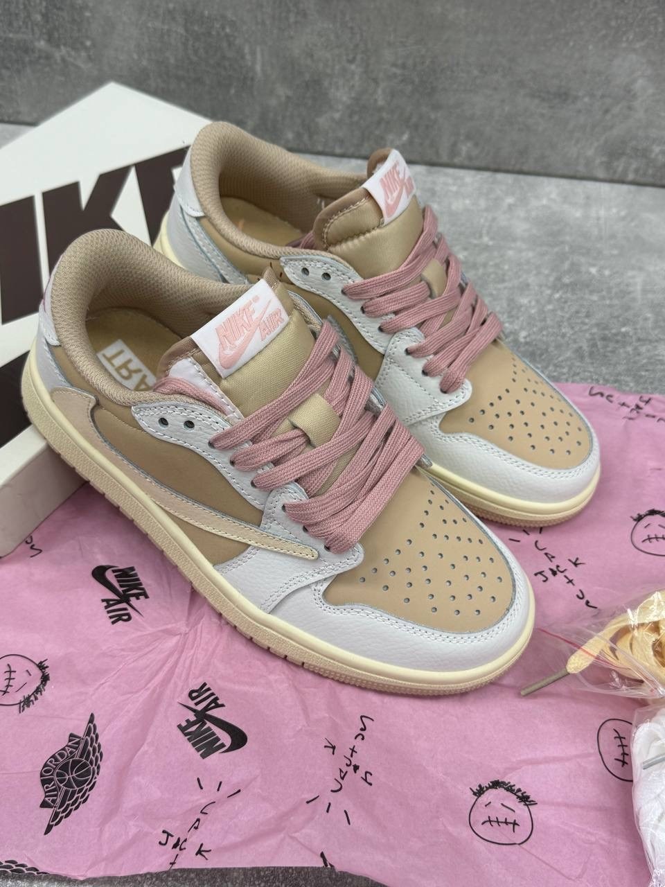 travis scott x air jordan 1 low sail/shy pink,кроссовки nike air jordan 1 low,кроссовки женские nike air jordan 1,кроссовки air jordan 1 low x travis scott 'shy pink' unisex,кроссовки nike travis scot
