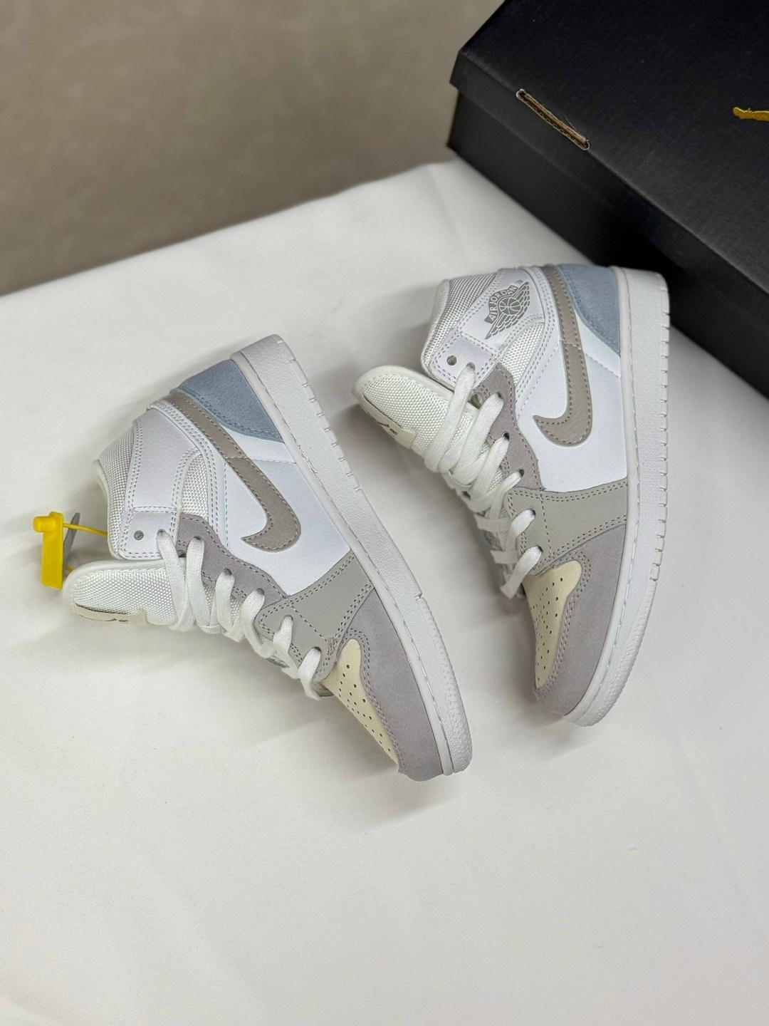 кроссовки,nike air jordan 1 mid,кроссовки nike air jordan 1 mid wolf grey,спортивная ,кроссовки nike air jordan 1 mid
