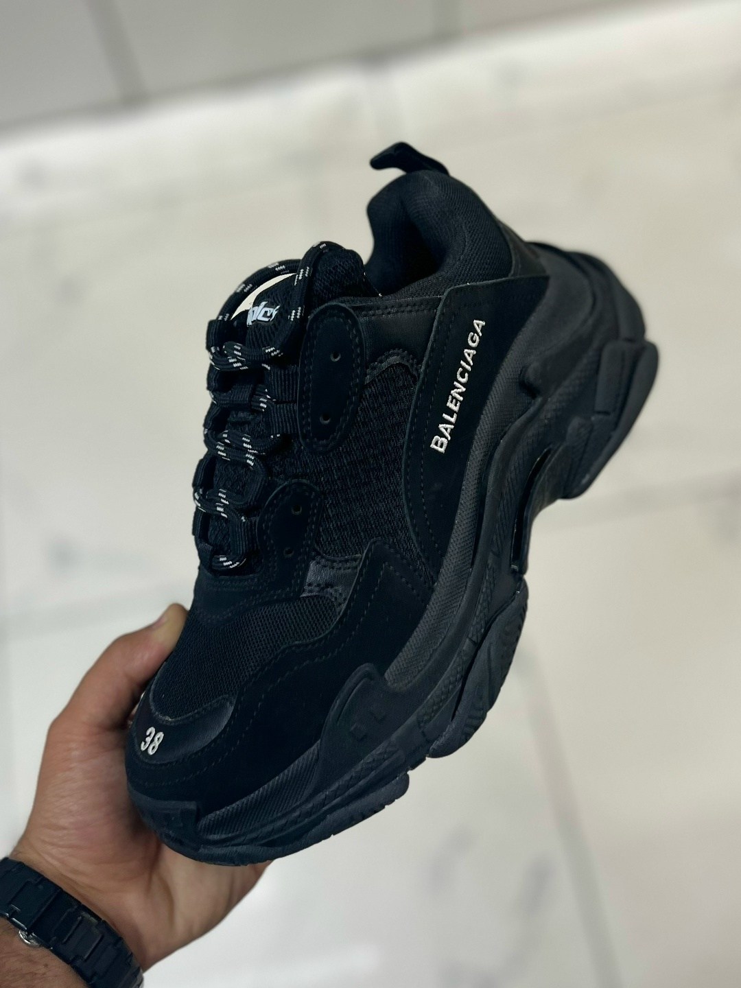женские кроссовки balenciaga,кроссовки balenciaga triple s,кроссовки баленсиага женские,кроссовки баленсиага женские белые,баленсиага кроссовки