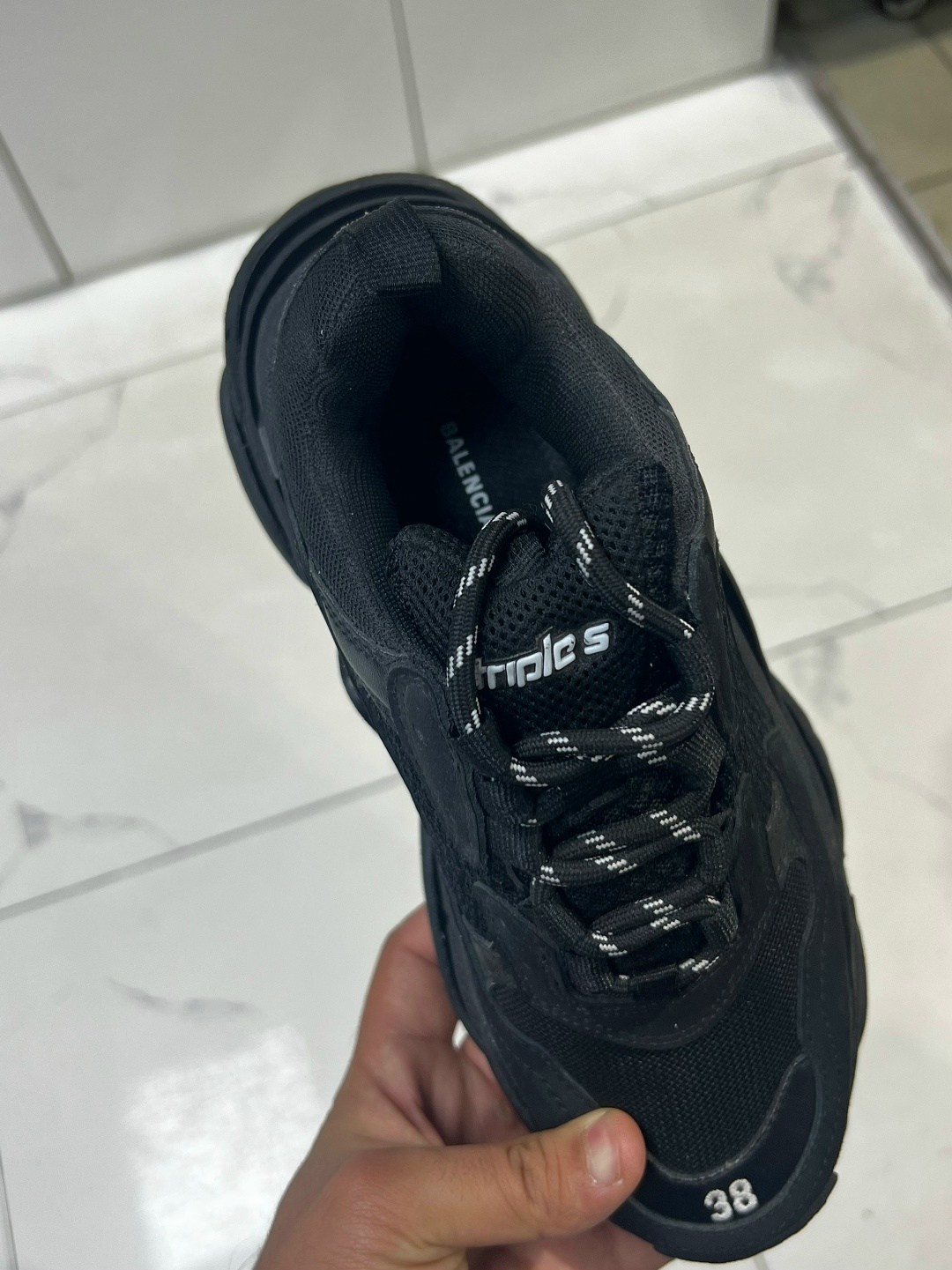 женские кроссовки balenciaga,кроссовки balenciaga triple s,кроссовки баленсиага женские,кроссовки баленсиага женские белые,баленсиага кроссовки