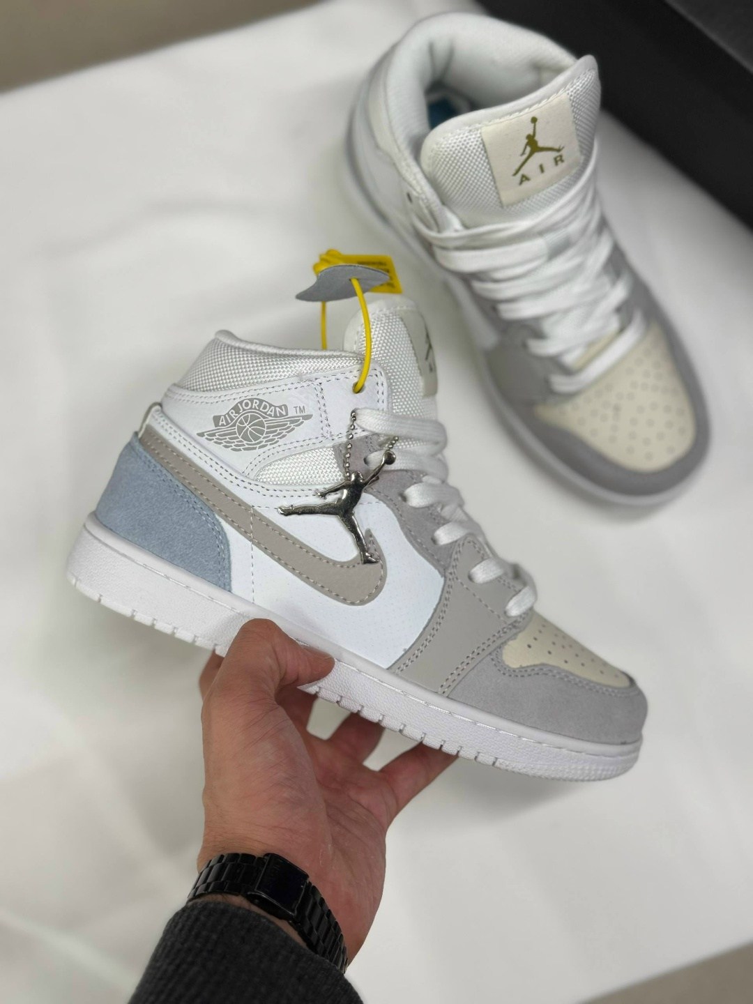 кроссовки,nike air jordan 1 mid,кроссовки nike air jordan 1 mid wolf grey,спортивная ,кроссовки nike air jordan 1 mid