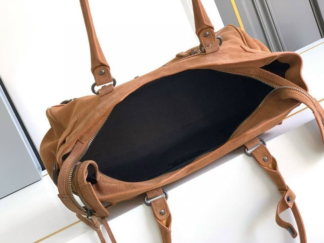 balenciaga city bag,balenciaga metallic edge suede city bag,сумка женская balenciaga,сумка balenciaga,сумка женская замшевая