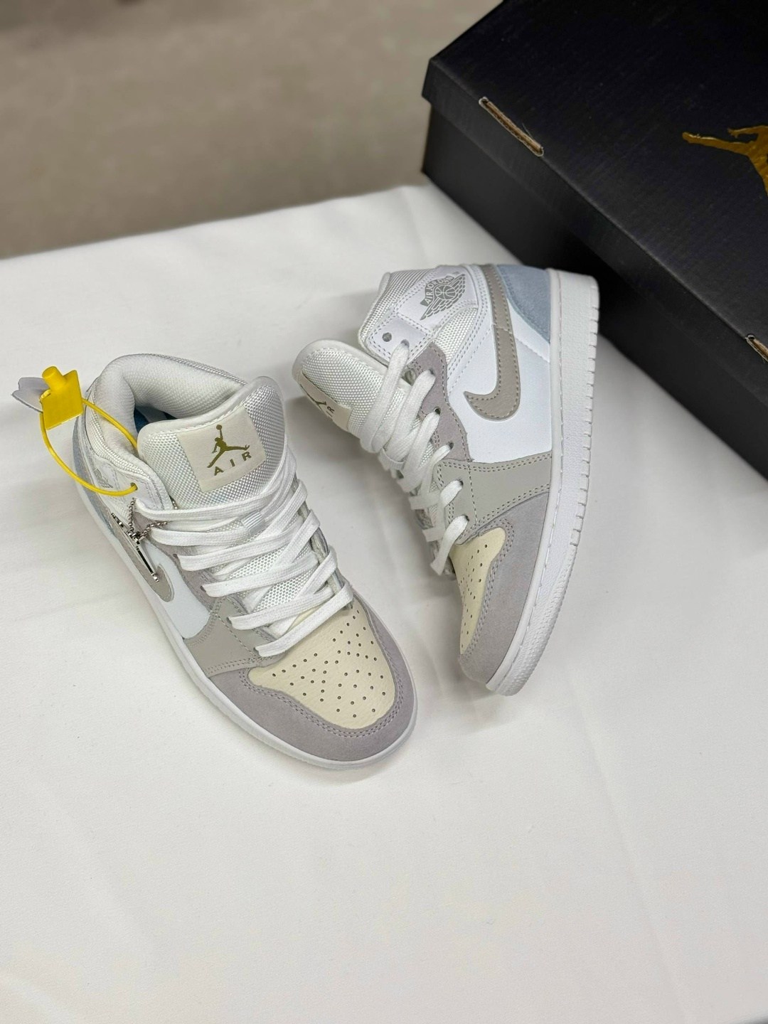 кроссовки,nike air jordan 1 mid,кроссовки nike air jordan 1 mid wolf grey,спортивная ,кроссовки nike air jordan 1 mid