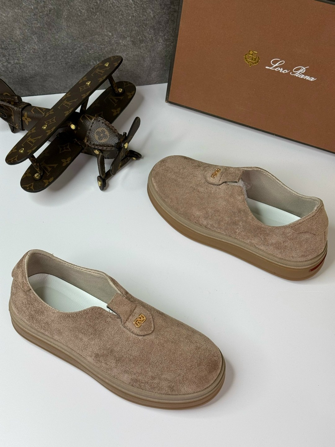 лоферы из натуральной замши loro piana premium shoes,,лоферы loro piana,лоферы женские из натуральной замши,лоферы женские замшевые бежевые