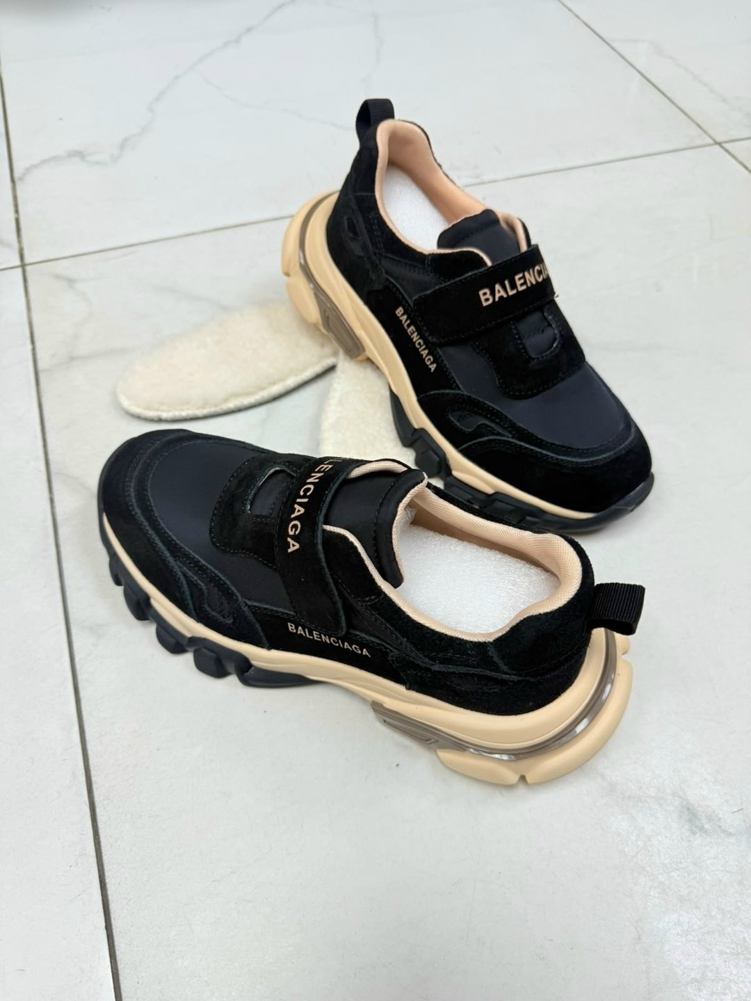 balmain кроссовки,,кроссовки balenciaga,кроссовки женские balenciaga,баленсиага кроссовки