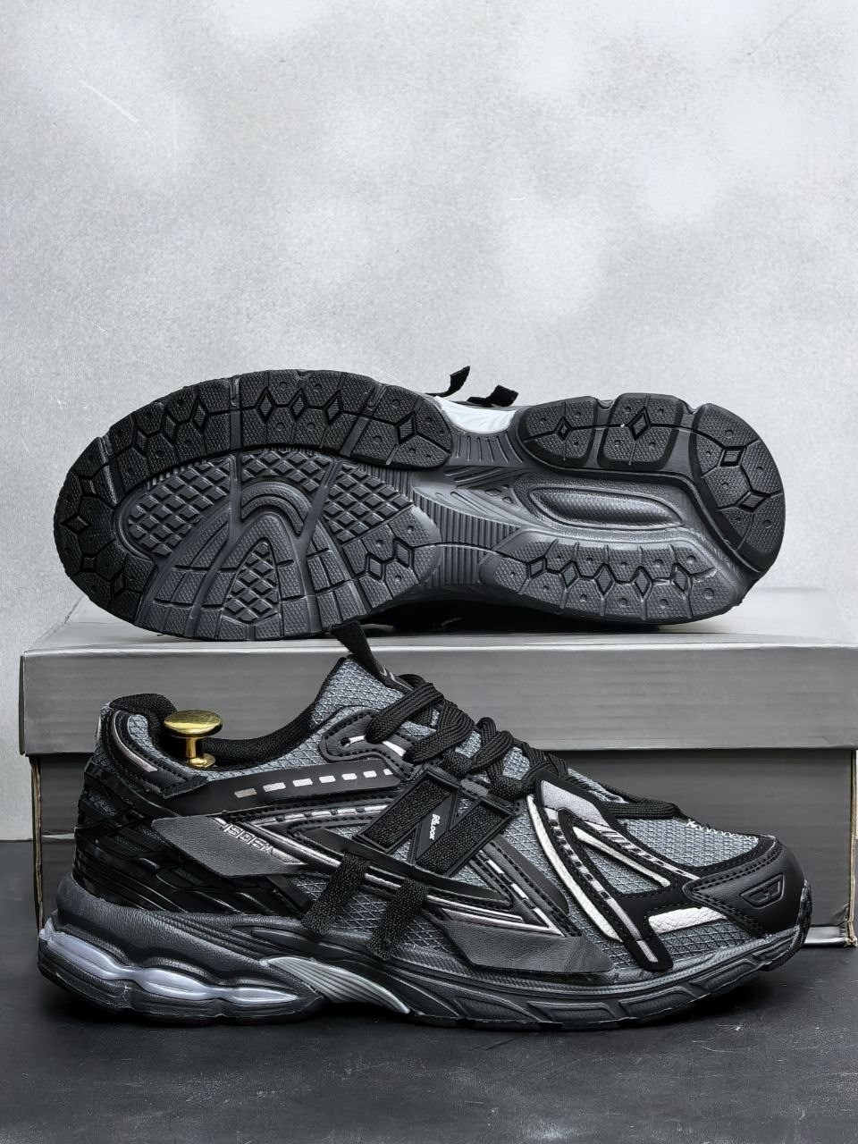 кроссовки женские balenciaga runner sneaker worn-out черный,кроссовки balenciaga runner,кроссовки,кроссовки track 2 trainer black balenciaga,кроссовки balenciaga under armour x runner sneaker black