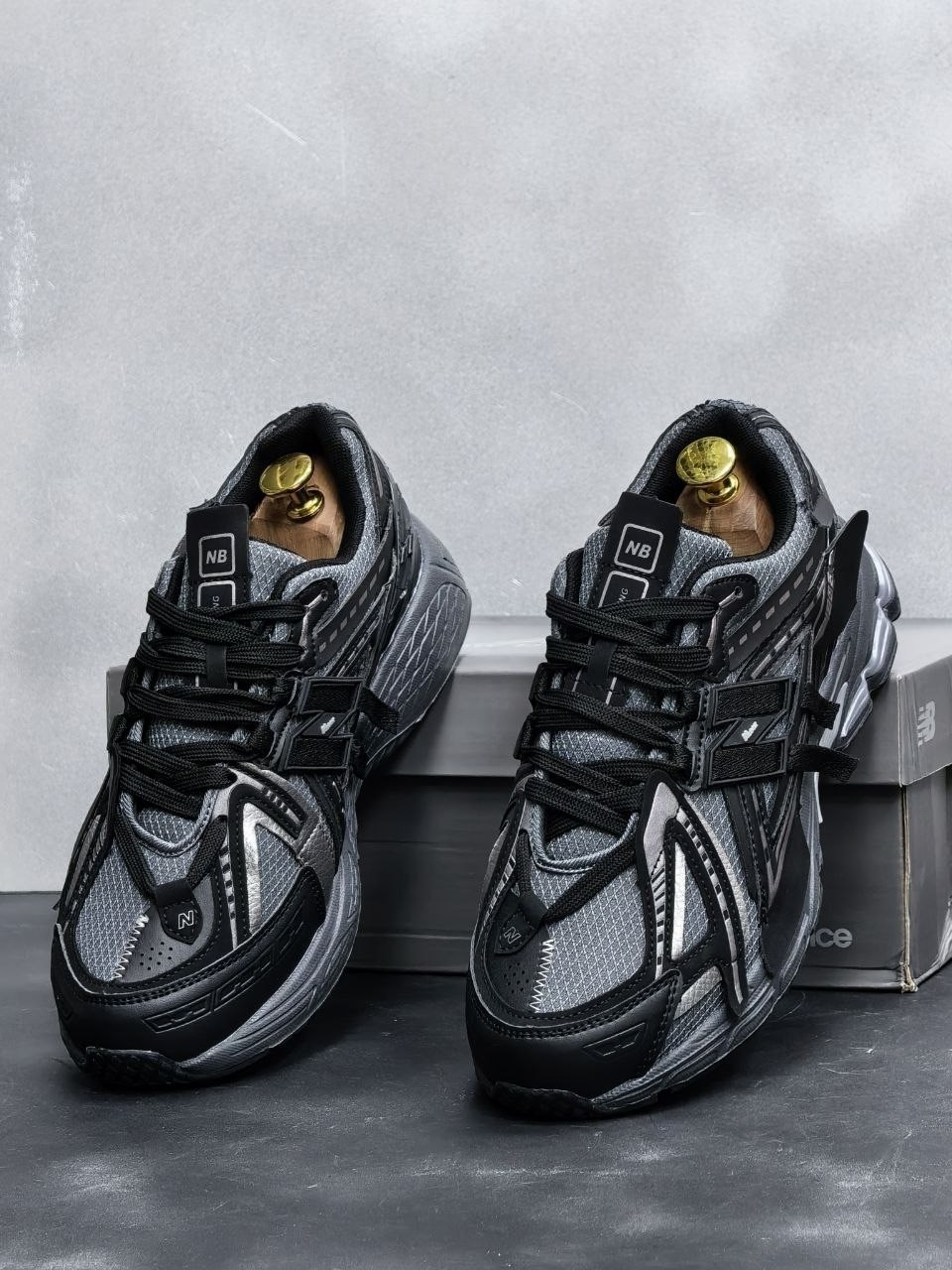 кроссовки женские balenciaga runner sneaker worn-out черный,кроссовки balenciaga runner,кроссовки,кроссовки track 2 trainer black balenciaga,кроссовки balenciaga under armour x runner sneaker black