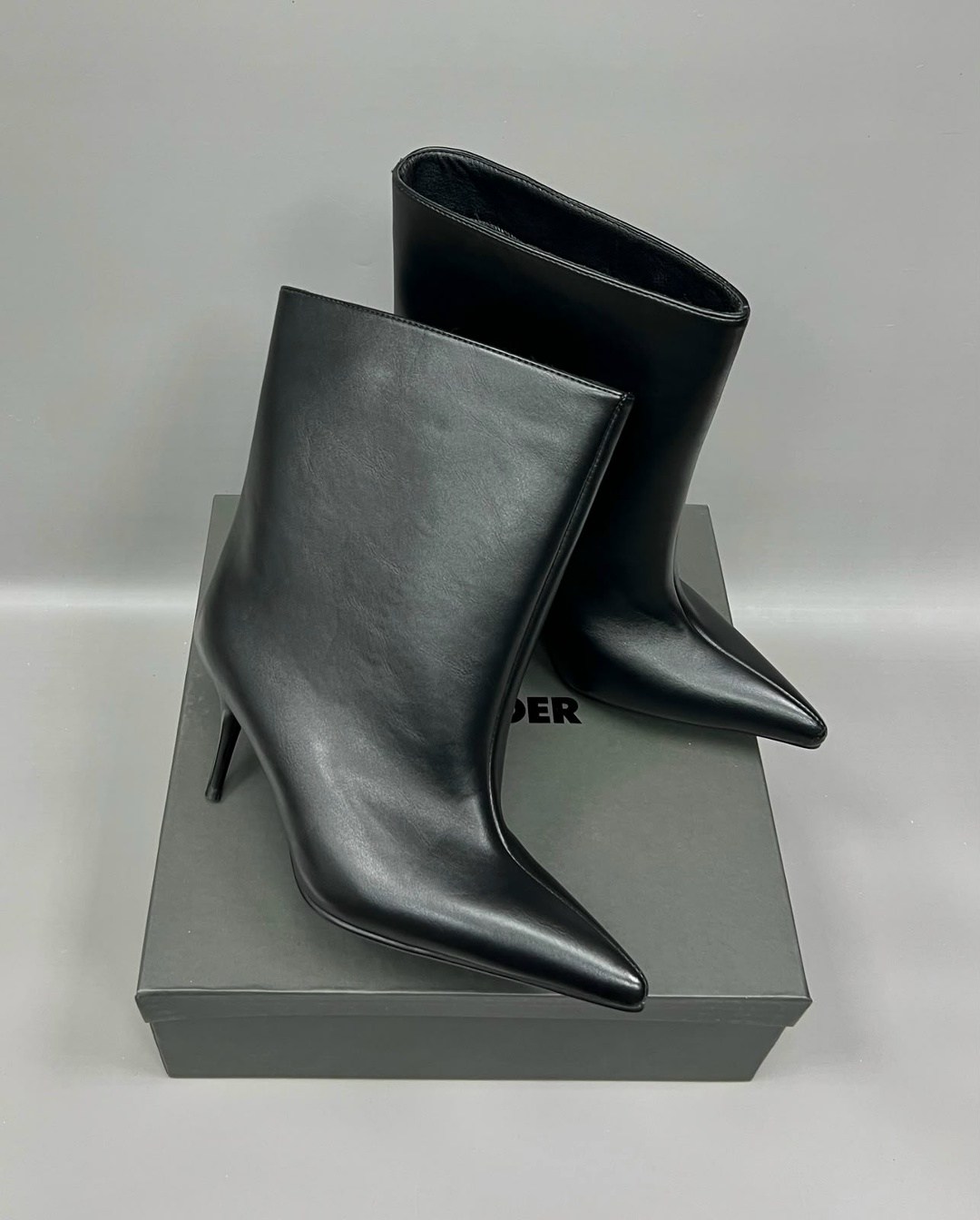 экю 90 кожаные ботильоны saint laurent нуар,balenciaga ботильоны,кожаные ботильоны,ботильоны женские,женские ботильоны celine