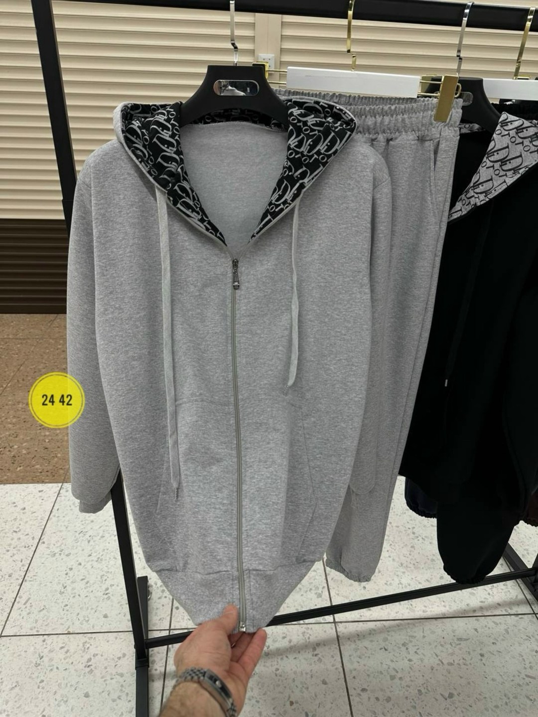 спортивный костюм brunello cucinelli,костюм спортивный,мужские спортивные костюмы,мужской спортивный костюм brunello cucinelli,мужская мода