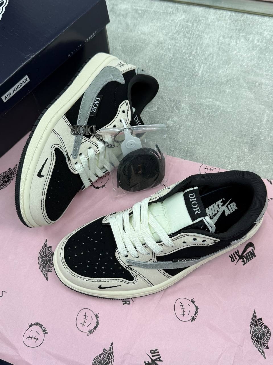 nike air jordan 1 low dior grey/white,кроссовки travis scott x air jordan 1 low x dior nike,nike air jordan 1 low dior,кроссовки travis scott x air jordan 1 low,кроссовки