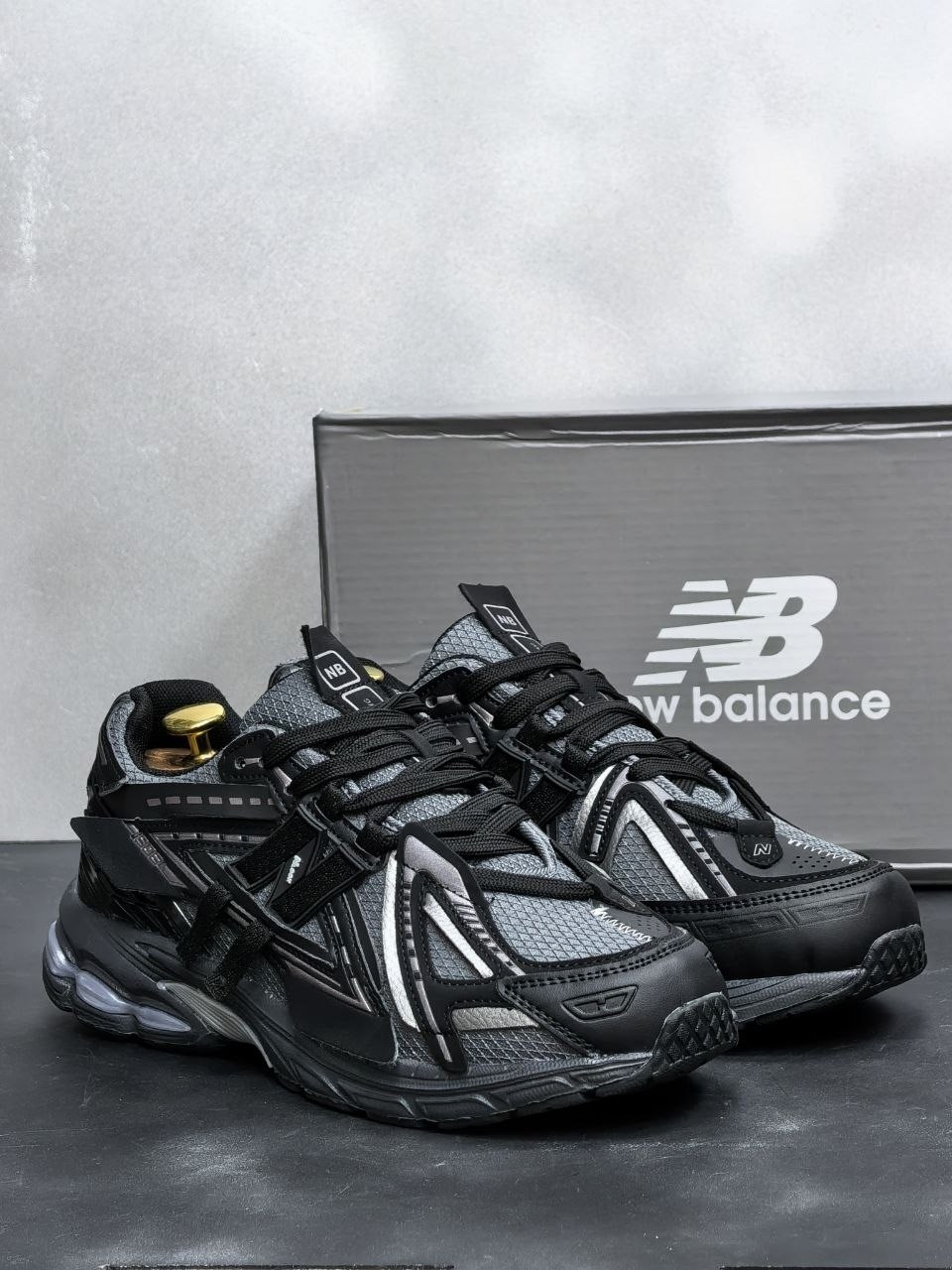 кроссовки женские balenciaga runner sneaker worn-out черный,кроссовки balenciaga runner,кроссовки,кроссовки track 2 trainer black balenciaga,кроссовки balenciaga under armour x runner sneaker black