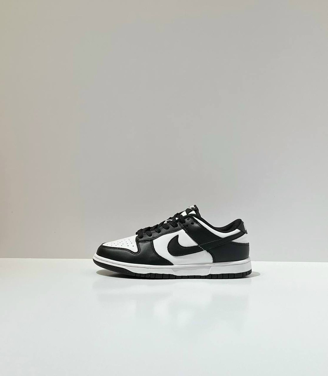 nike dunk low black white,nike dunk low retro white black panda (2026),nike dunk low panda,nike dunk low,кроссовки nike sb dunk low