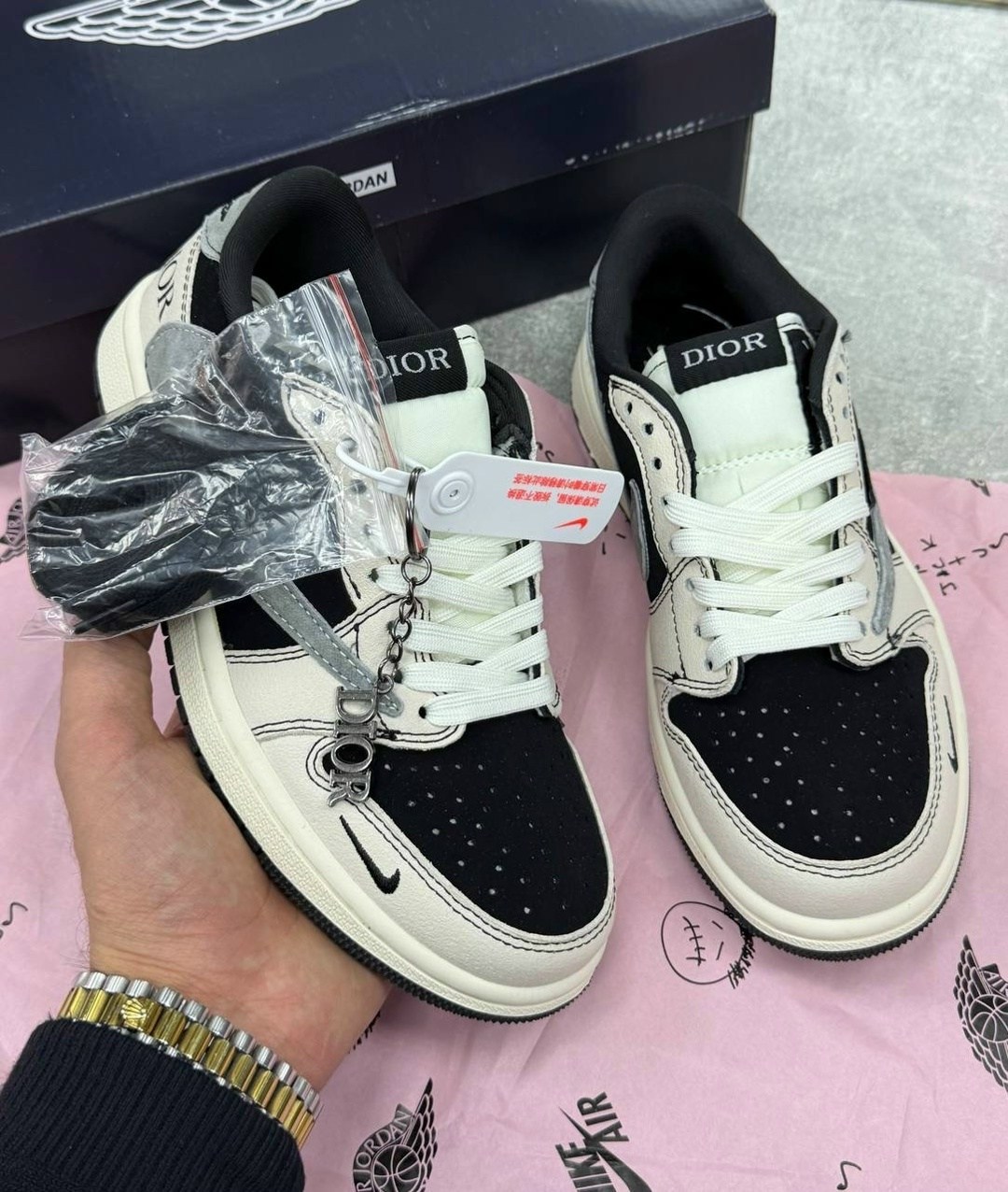 nike air jordan 1 low dior grey/white,кроссовки travis scott x air jordan 1 low x dior nike,nike air jordan 1 low dior,кроссовки travis scott x air jordan 1 low,кроссовки