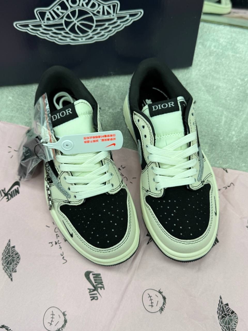nike air jordan 1 low dior grey/white,кроссовки travis scott x air jordan 1 low x dior nike,nike air jordan 1 low dior,кроссовки travis scott x air jordan 1 low,кроссовки