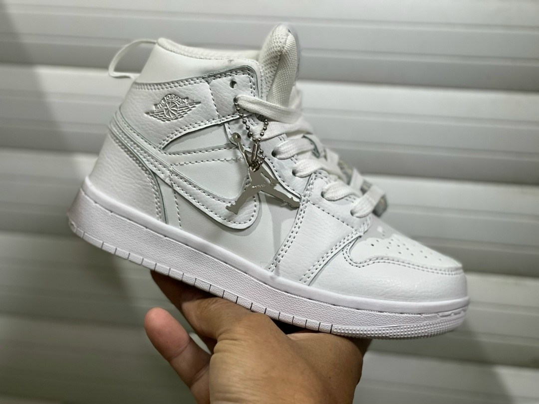 кроссовки nike air jordan 1,кроссовки nike air jordan 1 retro high,кроссовки nike air jordan 1 retro high og,кроссовки nike air jordan 1 mid,nike air jordan 1 mid