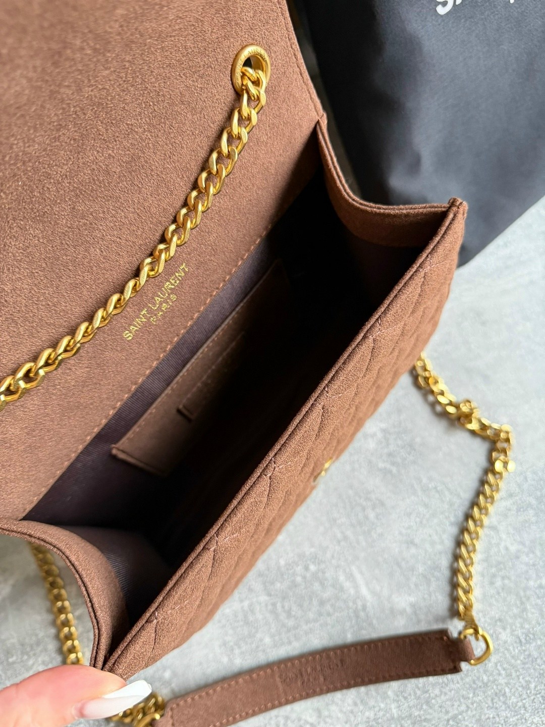 yves saint laurent сумка,сумка saint laurent,сумка saint laurent loulou замшевая,замшевая сумка yves saint laurent 32x23 см,маленькая стеганая сумка через плечо loulou saint laurent цвет brown