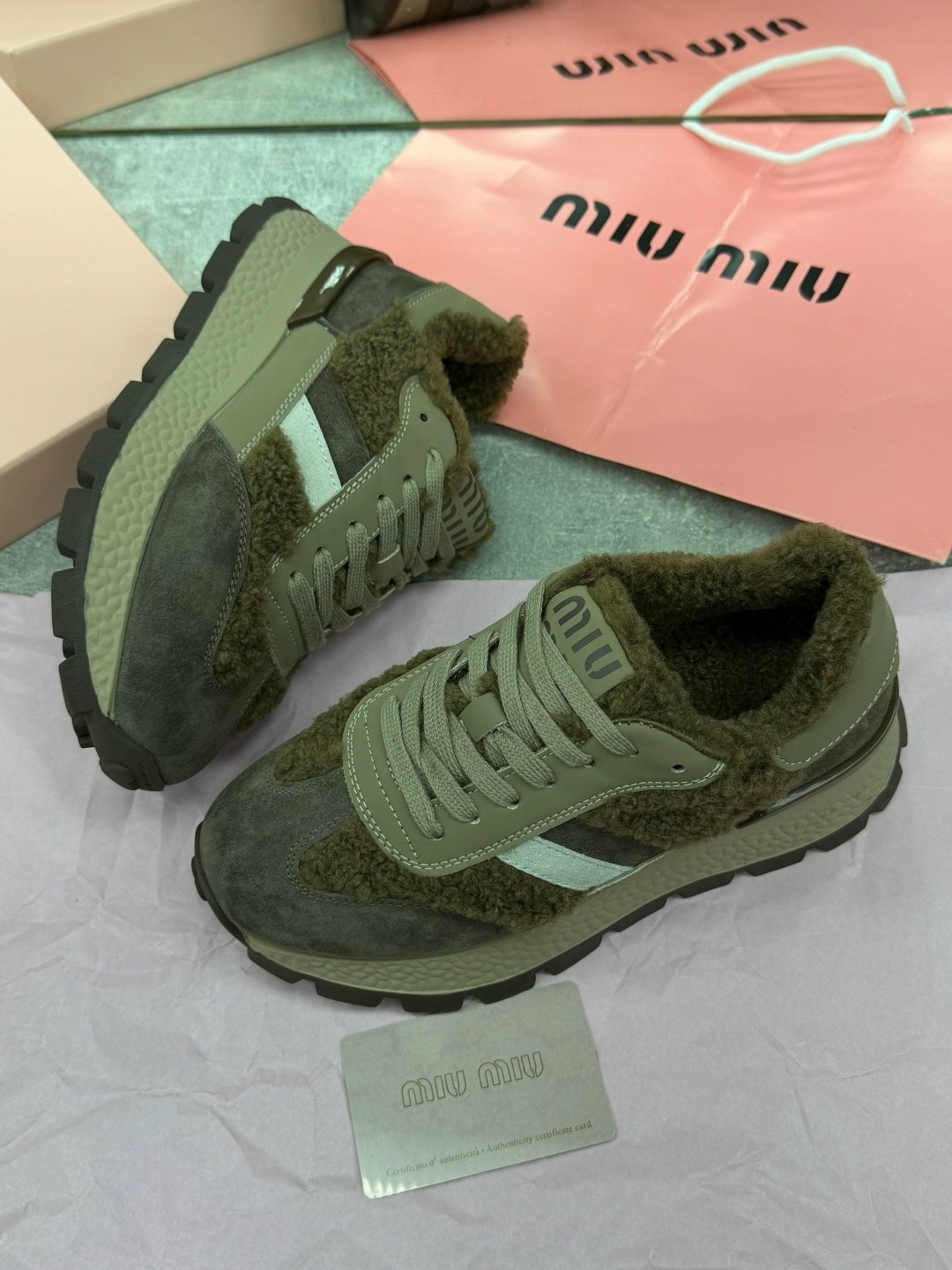 женские кроссовки miu miu,кроссовки miu miu с мехом зимние,кроссовки miu miu,кроссовки miu,премиальные зимние кроссовки miu miu