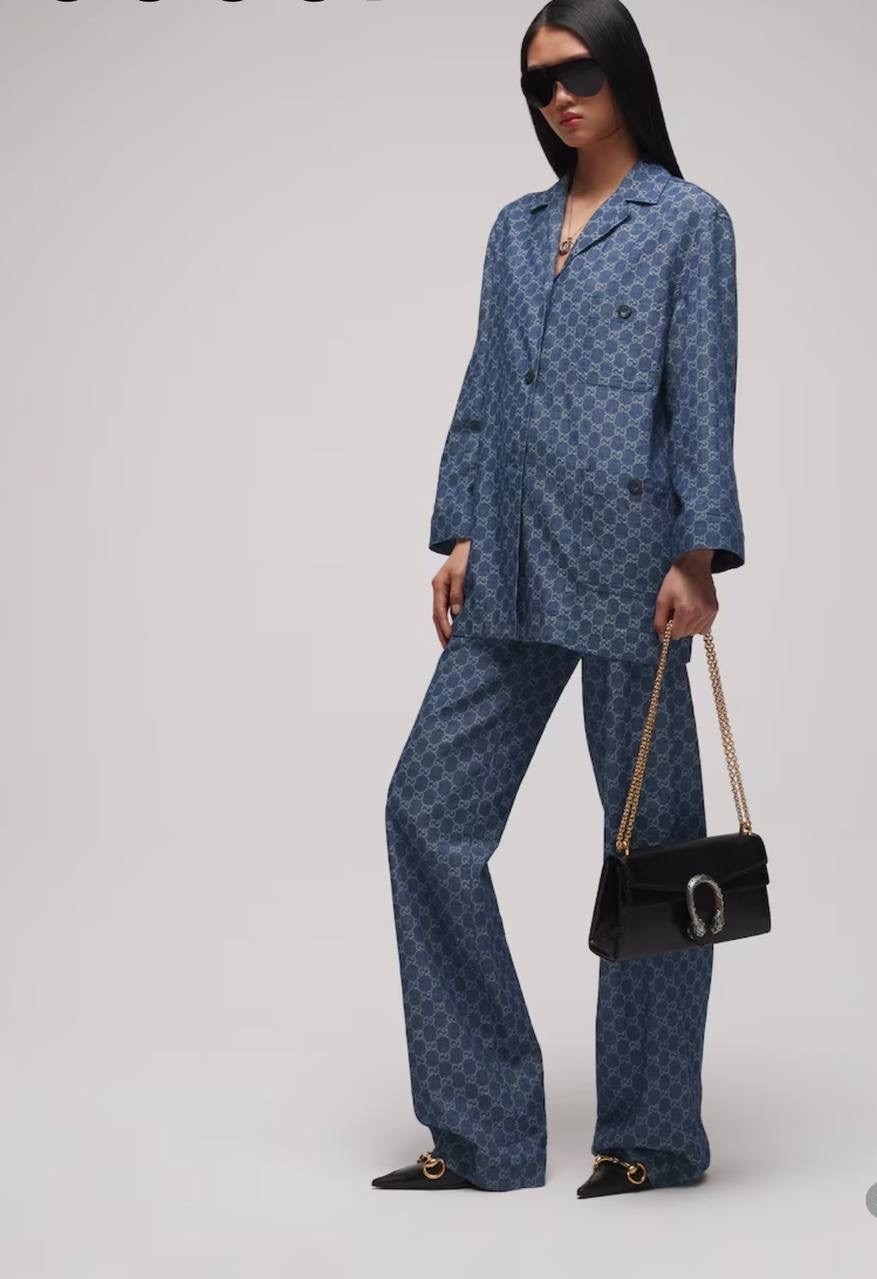 голубые широкие джинсы с логотипами louis vuitton,синие женские джинсы gucci,джинсы gucci,синие женские джинсы gucci арт. vm-1449536,широкие женские джинсы gucci