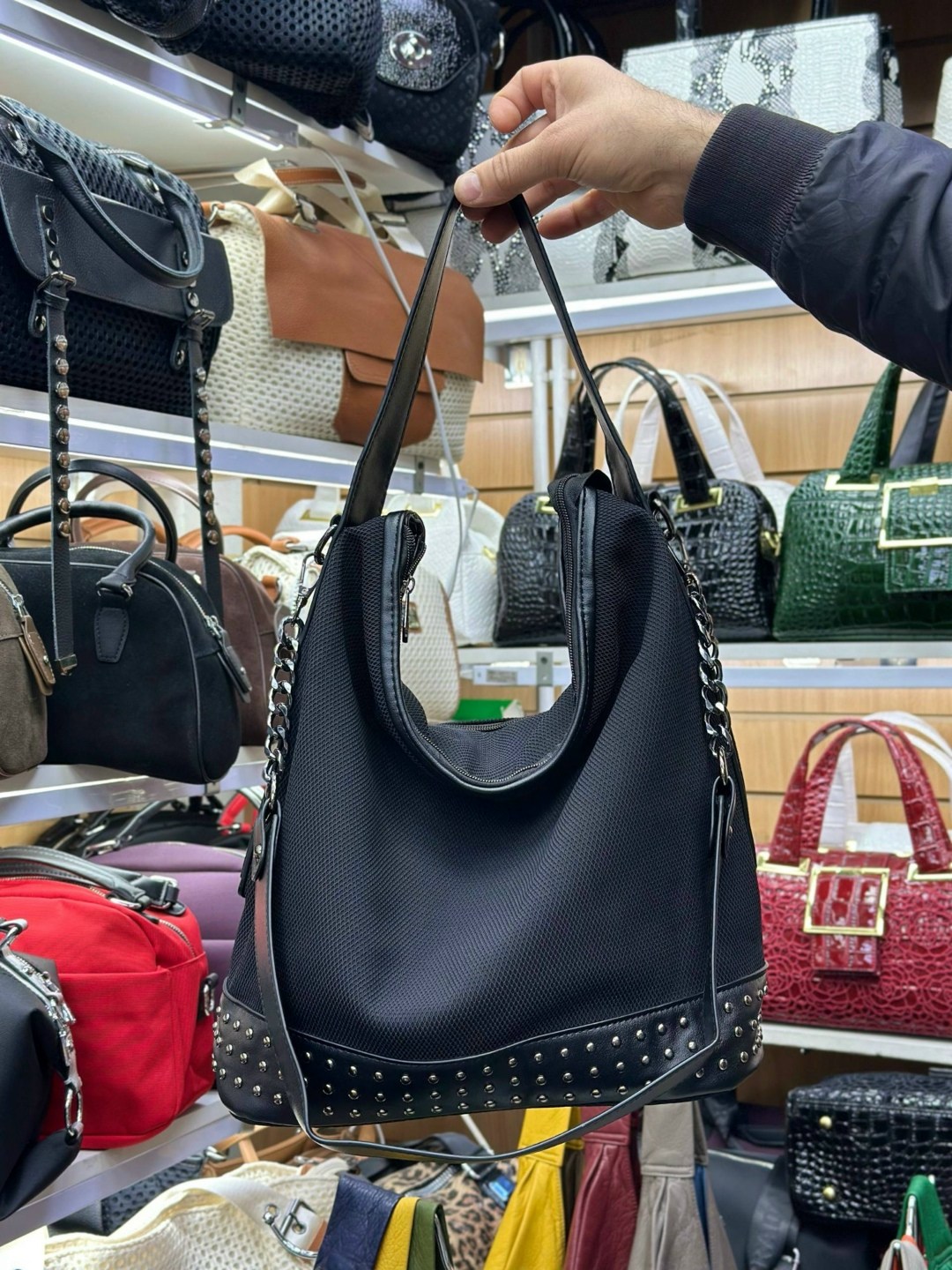 сумки женская,сумка,комплект сумка,сумка мешок из перфорированной кожи,сумка с металлическими клепками