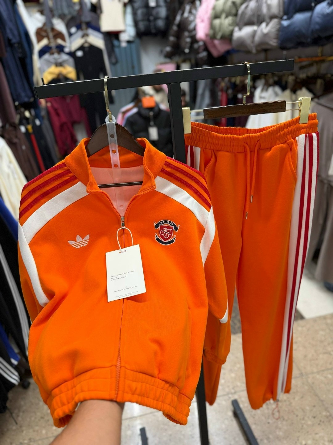 спортивный костюм adidas originals,оранжевый костюм адидас мужской,оранжевая олимпийка адидас,костюм адидас sst оранжевый,adidas tracksuit