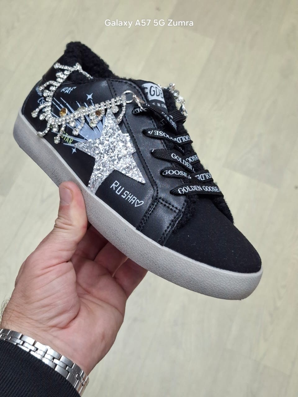 кеды женские golden goose a116527 зимние с мехом серебристые,,кеды зимние golden goose elkami,кеды зимние женские golden goose модель 618592,кеды с мехом