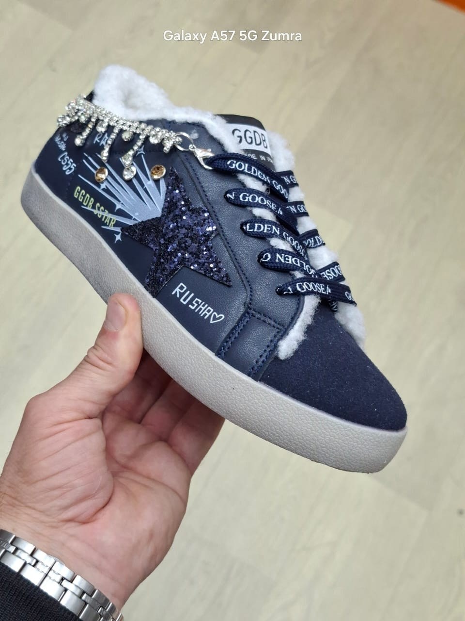 кеды женские golden goose a116527 зимние с мехом серебристые,,кеды зимние golden goose elkami,кеды зимние женские golden goose модель 618592,кеды с мехом