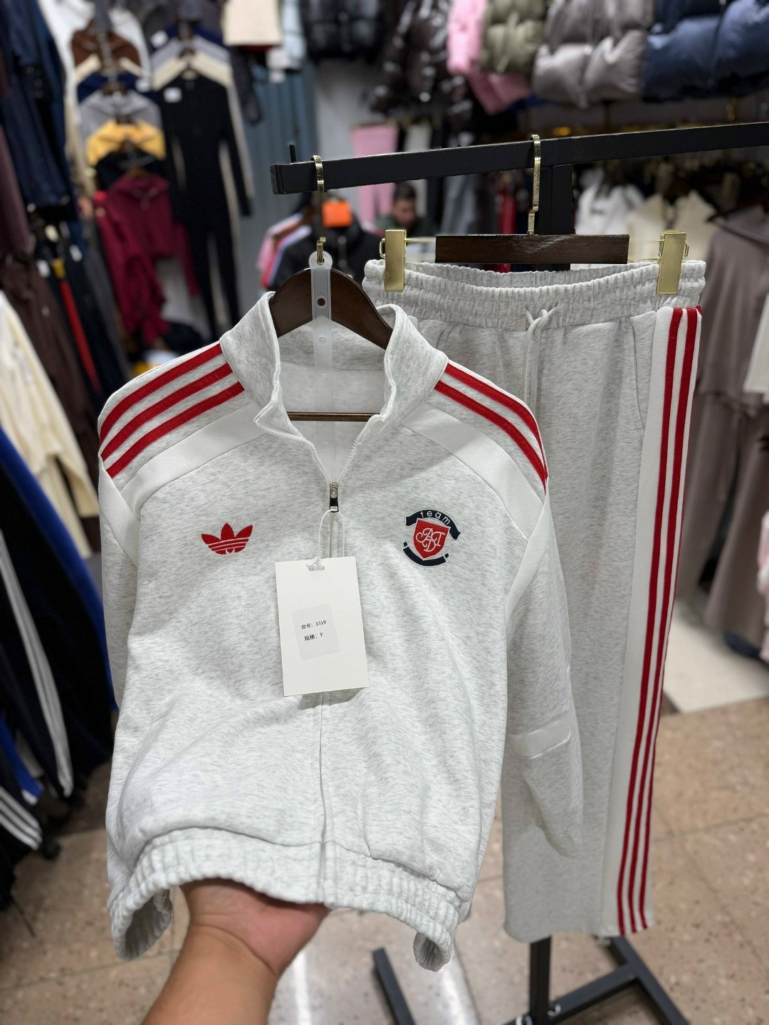 спортивный костюм adidas originals,оранжевый костюм адидас мужской,оранжевая олимпийка адидас,костюм адидас sst оранжевый,adidas tracksuit