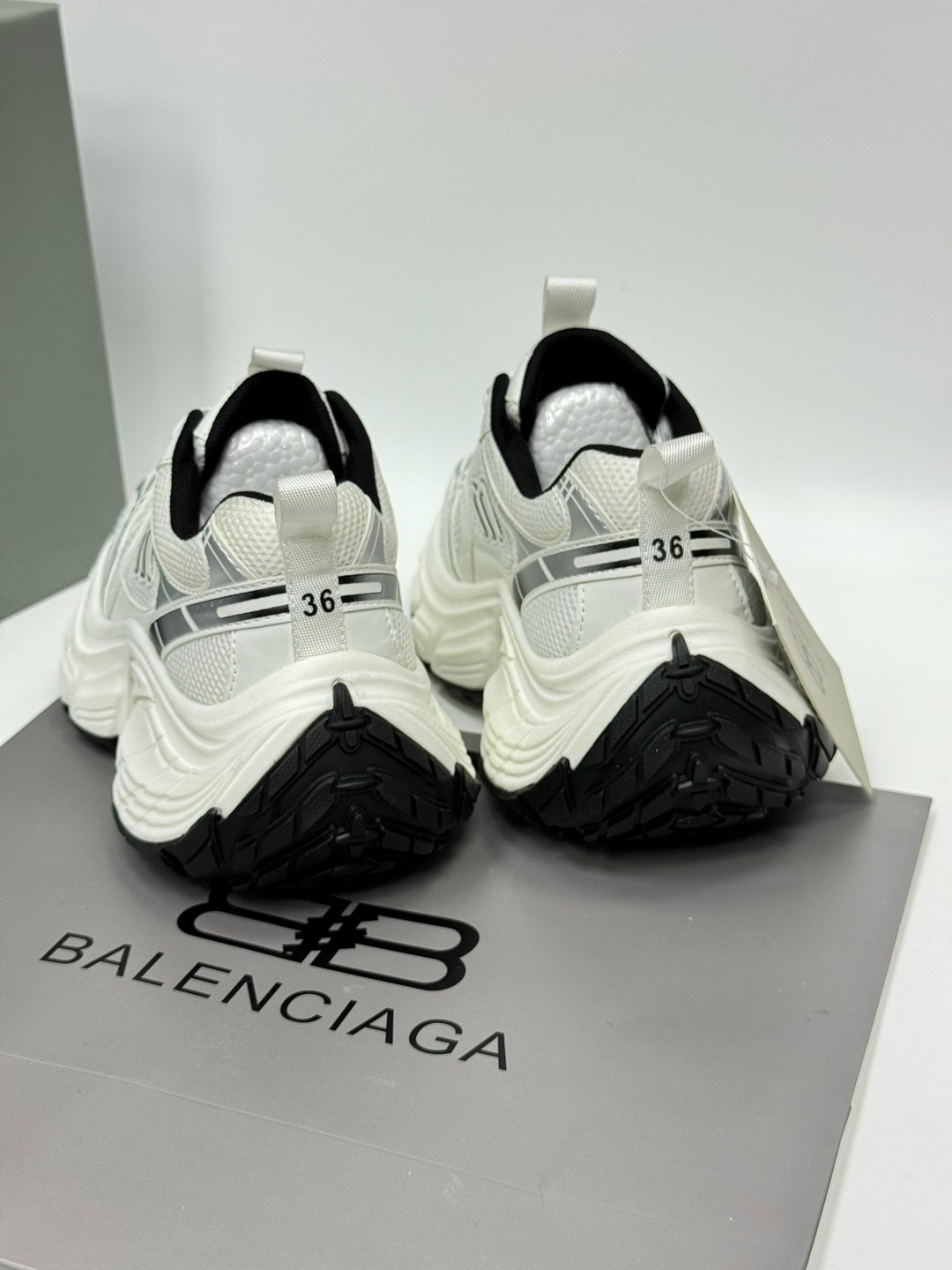 кроссовки женские balenciaga,белые черные серые кроссовки balenciaga 10xl,кроссовки balenciaga,кроссовки balenciaga 10xl,кроссовки баленсиага balenciaga 209437396