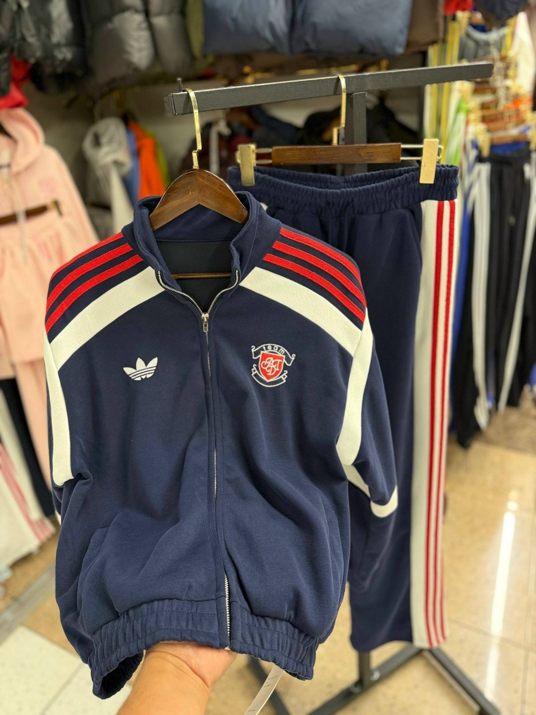 спортивный костюм adidas originals,оранжевый костюм адидас мужской,оранжевая олимпийка адидас,костюм адидас sst оранжевый,adidas tracksuit