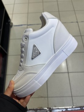 Кроссовки