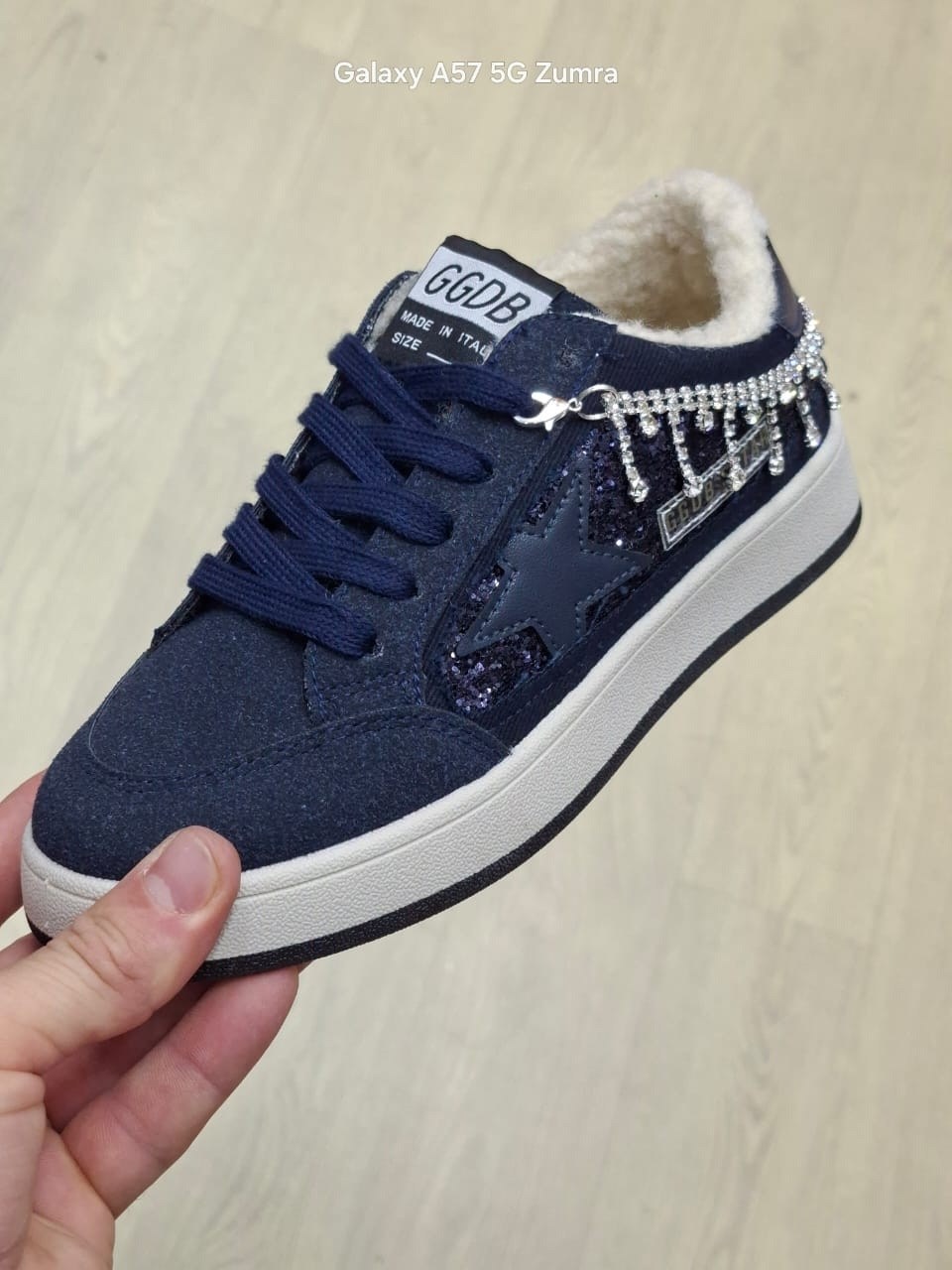 кеды женские golden goose a116527 зимние с мехом серебристые,,кеды зимние golden goose elkami,кеды зимние женские golden goose модель 618592,кеды с мехом