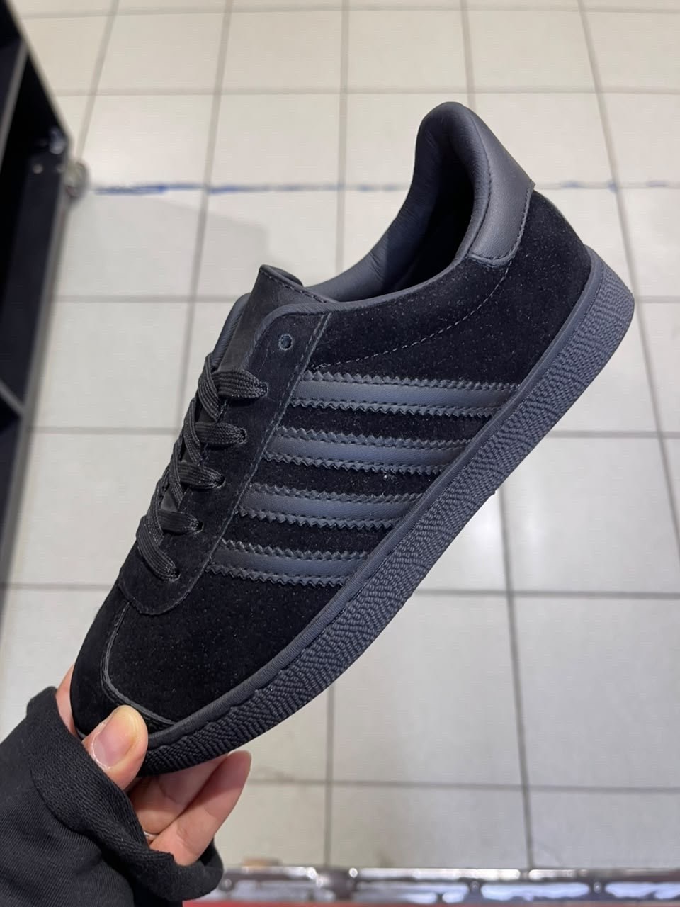 ,кроссовки adidas,adidas vl court 2.0 black,adidas gazelle,кроссовки мужские adidas