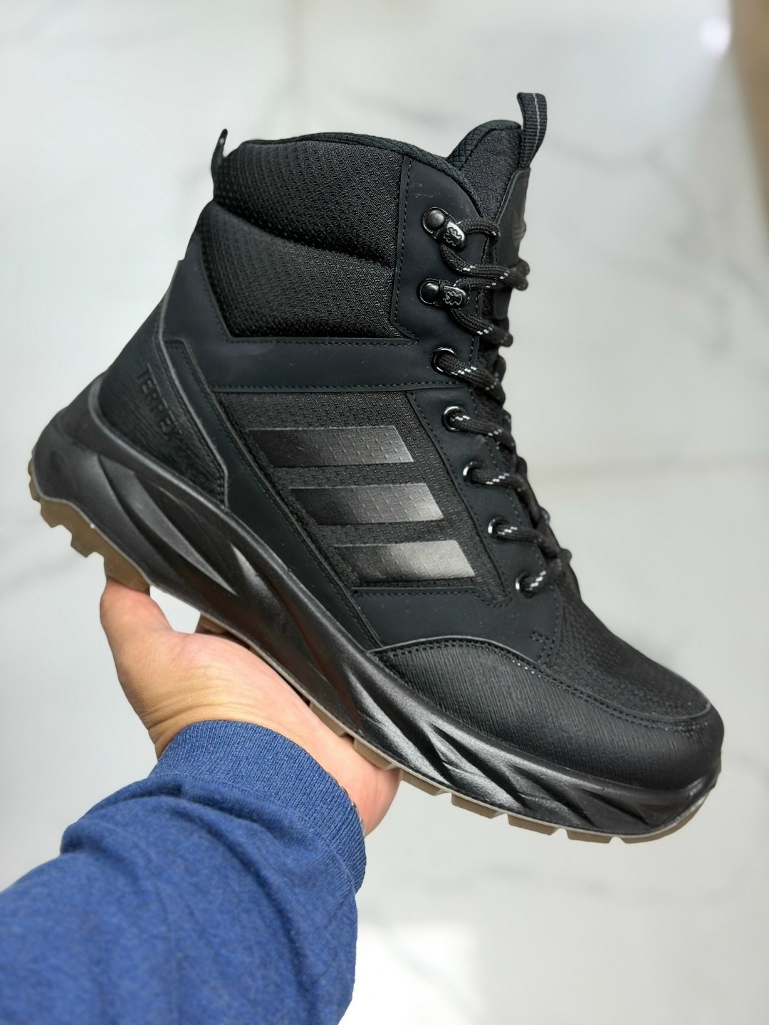 зимние кроссовки adidas,зимние кроссовки adidas climaproof мехом черные мужские ботинки адидас,адидас кроссовки мужские зимние с мехом кожа,кроссовки adidas,кроссовки мужские зимние