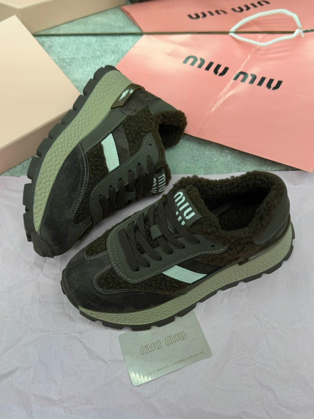 женские кроссовки miu miu,кроссовки miu miu с мехом зимние,кроссовки miu miu,кроссовки miu,премиальные зимние кроссовки miu miu