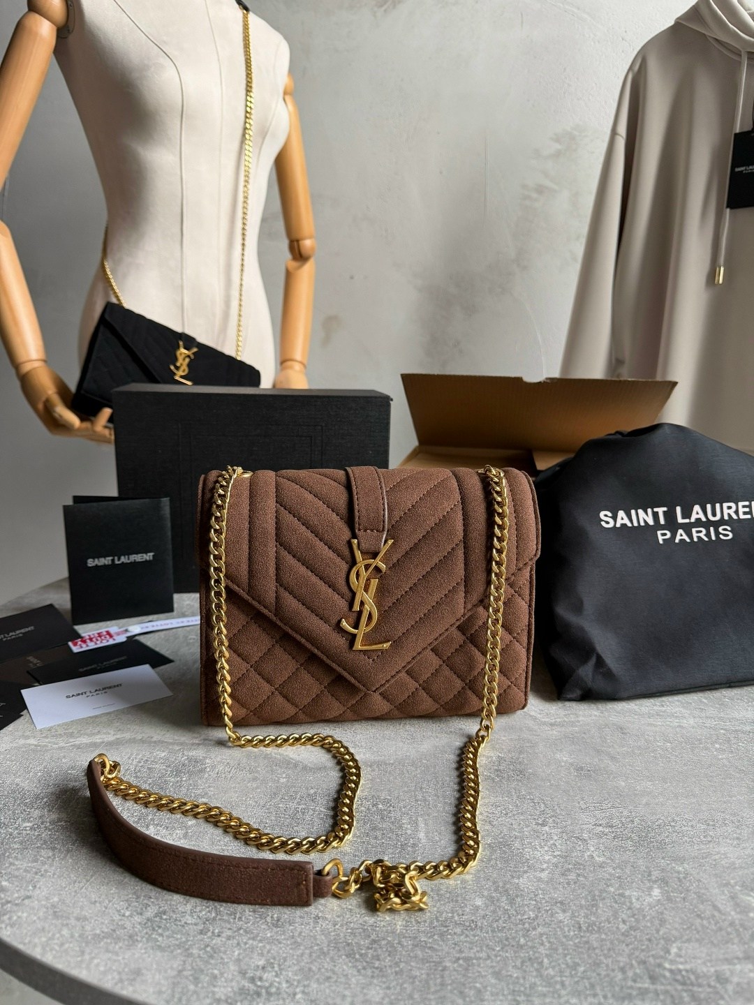 yves saint laurent сумка,сумка saint laurent,сумка saint laurent loulou замшевая,замшевая сумка yves saint laurent 32x23 см,маленькая стеганая сумка через плечо loulou saint laurent цвет brown