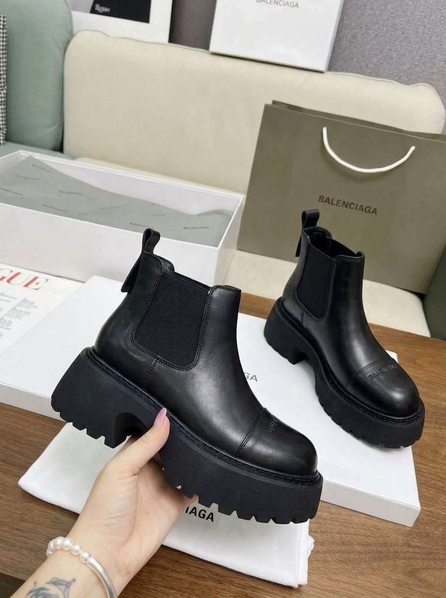 balenciaga женские кожаные сапоги balenciaga чёрного цвета,ботинки balenciaga,ботинки челси balenciaga,balenciaga женские кожаные сапоги чёрного цвета,ботинки женские balenciaga на платформе
