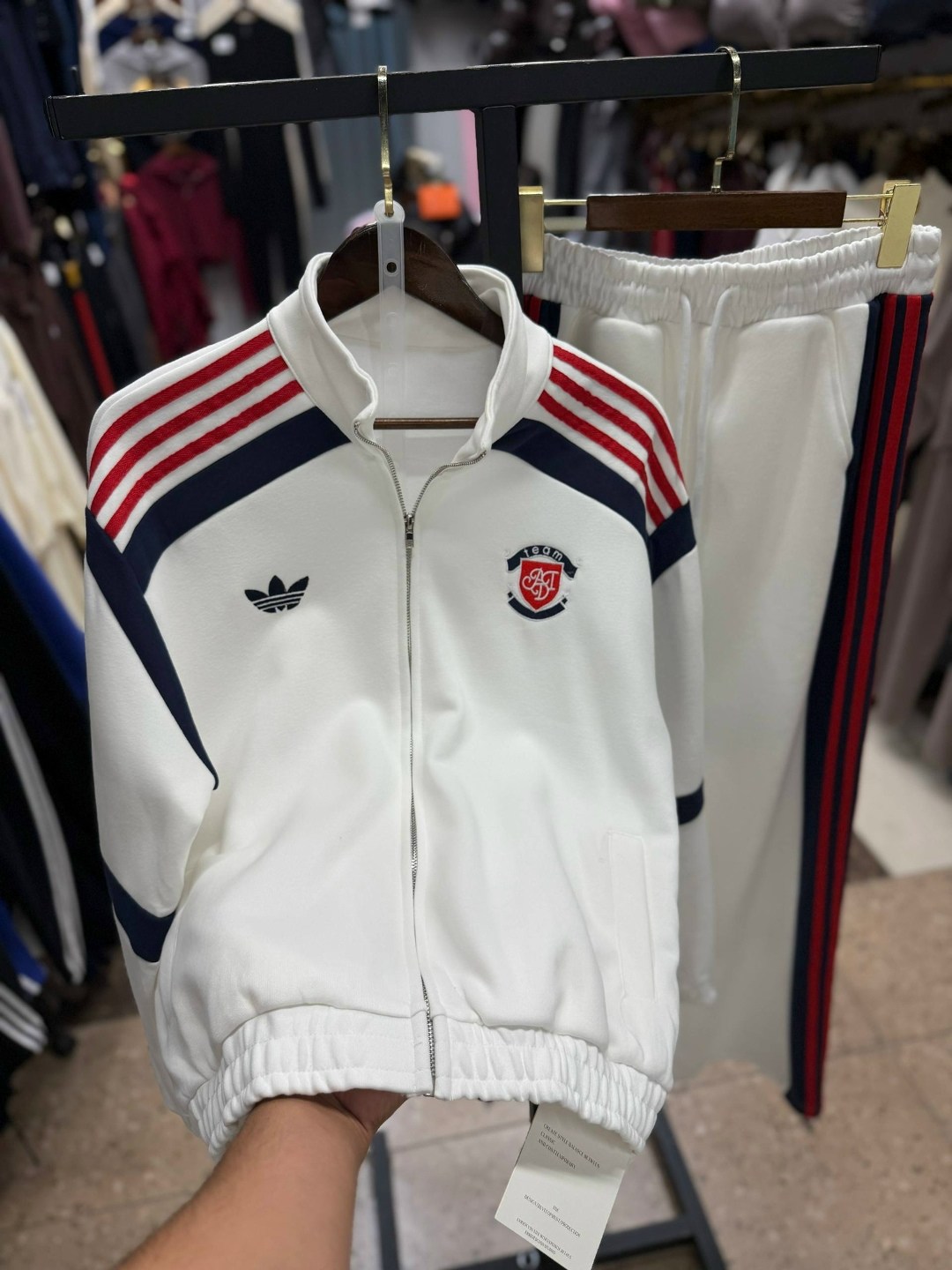 спортивный костюм adidas originals,оранжевый костюм адидас мужской,оранжевая олимпийка адидас,костюм адидас sst оранжевый,adidas tracksuit
